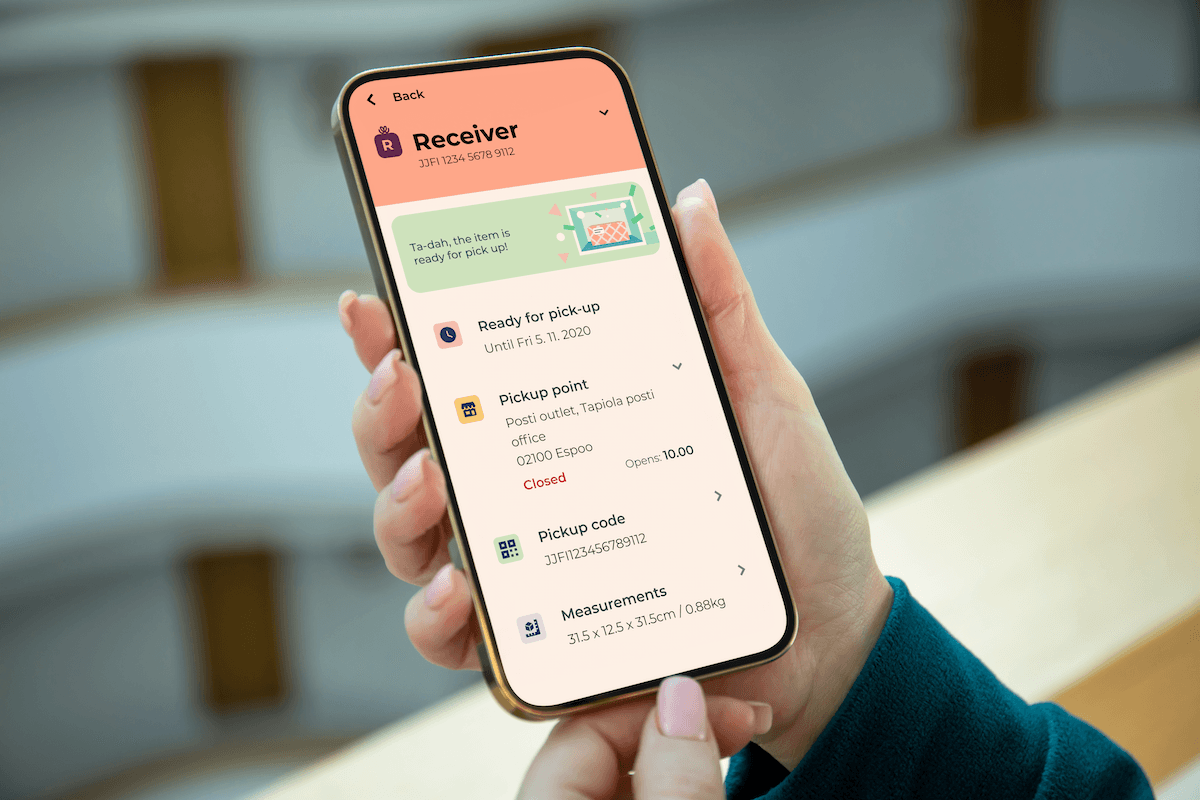Closeup of a mobile in hand of a Posti app user looking at the Receiver screen of the app
